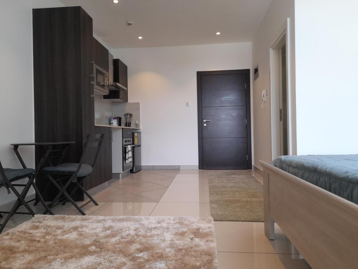 Embassy Gardens Studio Акра Екстериор снимка